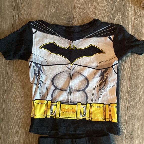 2 pairs of boys Batman pajama sets - Picture 2 of 9